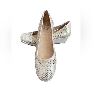 Naturalizer Women's Metallic Comfort Shoe ‘Brina’ Wedge Pump, Gold Size 6